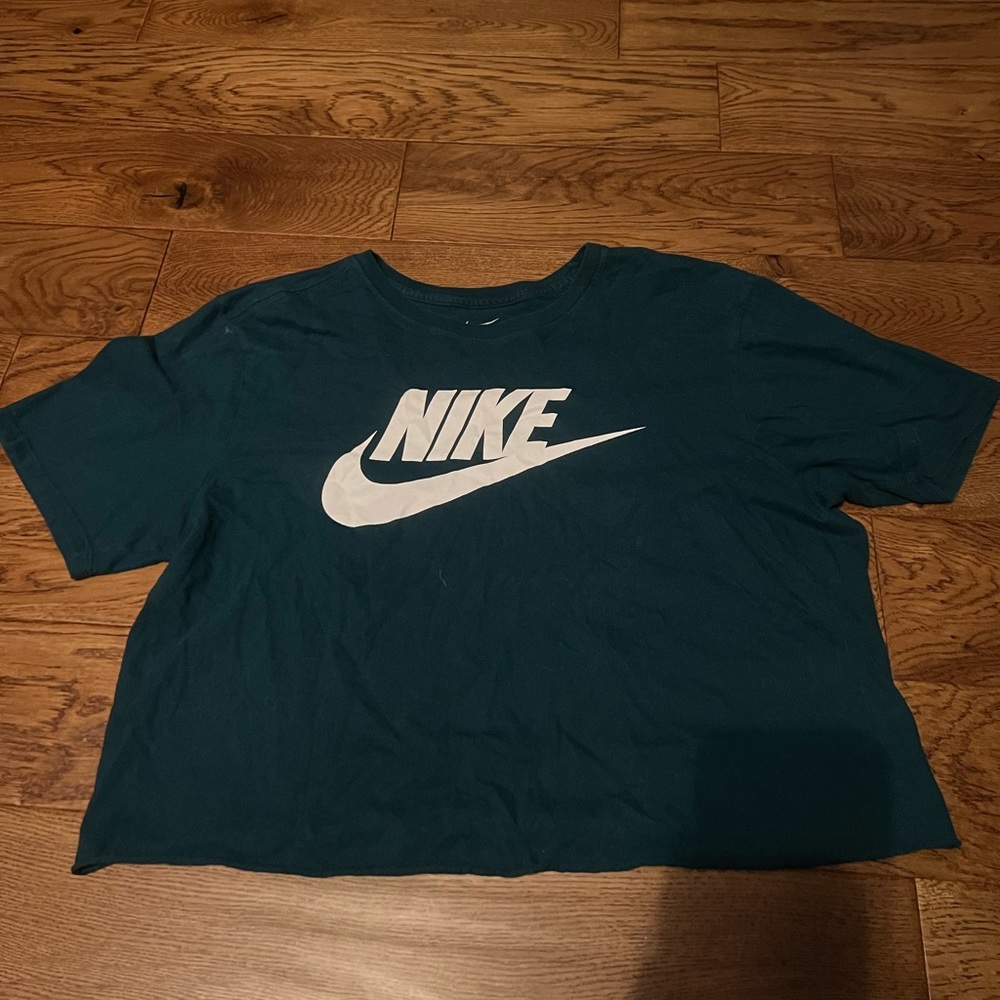 Nike cropped t shirt